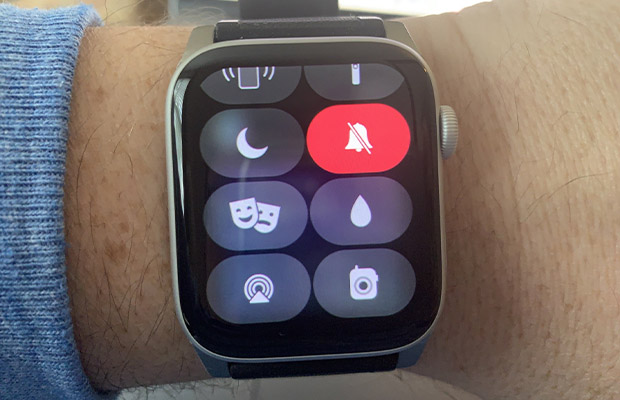How to Put Apple Watch on Silent? Complete Guide 2022